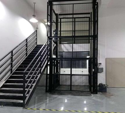 导轨式升降平台